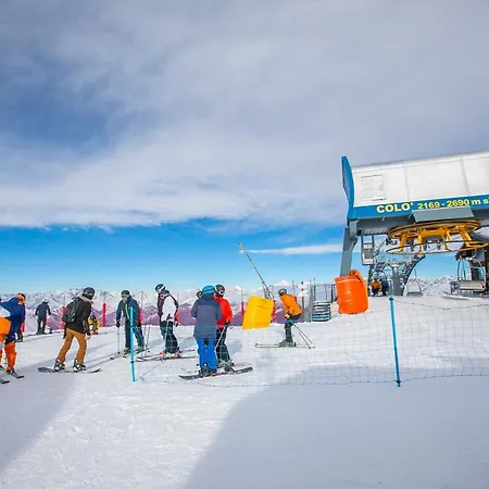 Wolf & Deer Ski-in Ski-out 250m - Happy アパート *