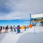 Wolf & Deer Ski-in Ski-out 250m - Happy 아파트 *