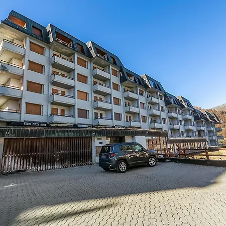 Wolf & Deer Ski-in Ski-out 250m - Happy Апартаменты *